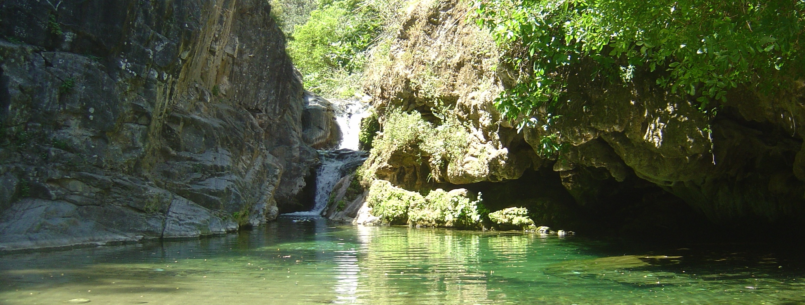 Barranco-Blanco-Caudal-fluyente-del-río-Alaminos